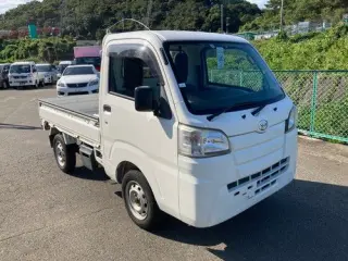 2016 Daihatsu Japanese Mini truck (ac, ps) | — White 4WD Kei Trucks, photo 2 of 7