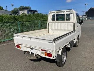 2016 Daihatsu Japanese Mini truck (ac, ps) | — White 4WD Kei Trucks, photo 5 of 7