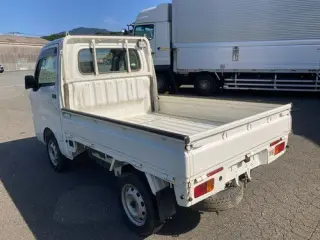 2016 Daihatsu Japanese Mini truck (ac, ps) | — White 4WD Kei Trucks, photo 4 of 7