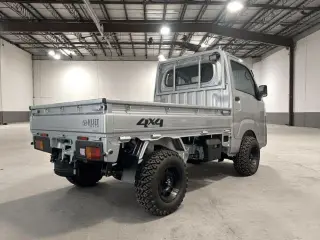 2025 Daihatsu Hijet Regular Cab Manual (Silver), Kei Truck / Mini Truck, stock KTD-0440 (photo 3)