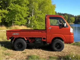 Daihatsu Hijet Regular Cab Auto (Orange) — Orange 4WD Kei Trucks, photo 2 of 11