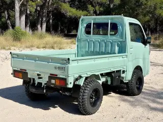 Daihatsu Hijet Regular Cab Auto (Ice Green) — Ice Green 4WD Kei Trucks, photo 3 of 11