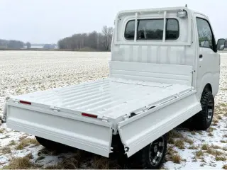 Daihatsu Hijet Regular Cab Manual (White) — White 4WD Kei Trucks, photo 8 of 11