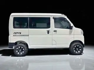 Daihatsu Hijet Cargo Auto (Black) — Black 4WD Kei Vans, photo 5 of 11