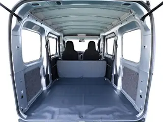 Daihatsu Hijet Cargo Auto (Silver) — Silver 4WD Kei Vans, photo 9 of 11