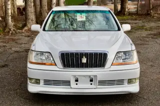 2001 Toyota Crown Majesta V8 RWD, PS, PW, AC, Aero Kit, Automatic — Crystal White Pearl JDM Sedans & Sports, photo 1 of 9