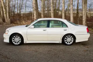2001 Toyota Crown Majesta V8 RWD, PS, PW, AC, Aero Kit, Automatic — Crystal White Pearl JDM Sedans & Sports, photo 3 of 9