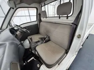 1992 Suzuki Carry Truck — White 4WD Kei Trucks, photo 10 of 25
