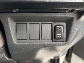 1992 Suzuki Carry Truck — White 4WD Kei Trucks, photo 12 of 25