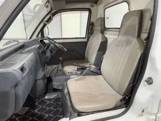 White 1993 Mitsubishi Minicab Truck, 4-Speed Manual, imported kei truck, stock KTD-0557 (photo 12)