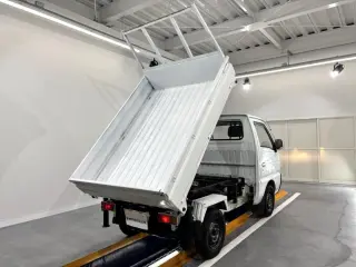 1993 Suzuki Carry Dump — White 2WD Kei Trucks, photo 10 of 42