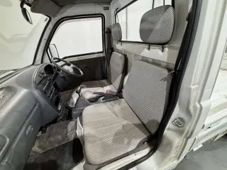 White 1994 Daihatsu Hijet Truck 4WD kei truck for sale, stock KTD-0572 (photo 9)