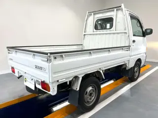 White 1994 Mitsubishi Minicab Truck, 5-Speed Manual, imported kei truck, stock KTD-0589 (photo 4)