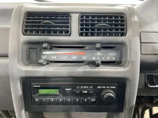 1994 Subaru Sambar Truck — White 4WD Kei Trucks, photo 10 of 22