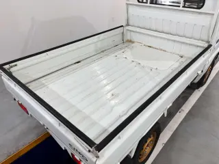 White 1994 Suzuki Carry Truck 4WD kei truck for sale, stock KTD-0604 (photo 5)