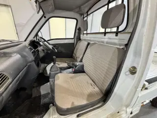 White 1994 Suzuki Carry Truck 4WD kei truck for sale, stock KTD-0604 (photo 9)