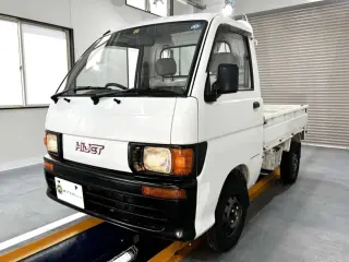 1995 Daihatsu Hijet Truck — White 4WD Kei Trucks, photo 2 of 23