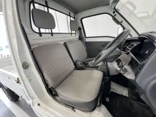 White 1995 Suzuki Carry Truck 4WD kei truck for sale, stock KTD-0641 (photo 9)