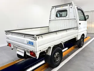 White 1996 Mitsubishi Minicab Truck, 5-Speed Manual, imported kei truck, stock KTD-0661 (photo 4)