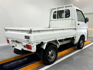1997 Daihatsu Hijet Truck — White 2WD Kei Trucks, photo 4 of 23
