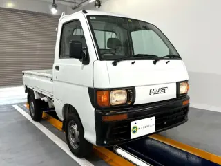 1997 Daihatsu Hijet Truck — White 2WD Kei Trucks, photo 1 of 23