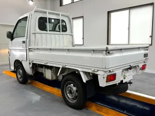 1997 Daihatsu Hijet Truck — White 2WD Kei Trucks, photo 3 of 23