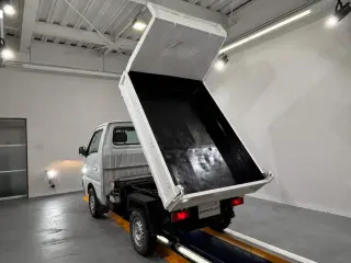 1997 Suzuki Carry Dump, Kei Truck / Mini Truck, right-hand drive Japanese import, stock KTD-0717 (photo 3)