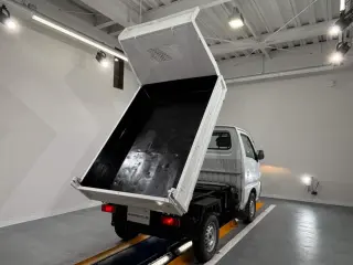 White 1997 Suzuki Carry Dump 4WD kei truck for sale, stock KTD-0717 (photo 5)