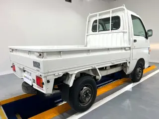 White 1998 Daihatsu Hijet Truck, 5-Speed Manual, imported kei truck, stock KTD-0725 (photo 4)