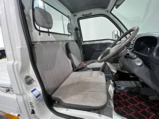 White 1998 Daihatsu Hijet Truck 2WD kei truck for sale, stock KTD-0725 (photo 9)