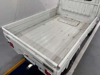 White 1998 Daihatsu Hijet Truck 4WD kei truck for sale, stock KTD-0726 (photo 5)