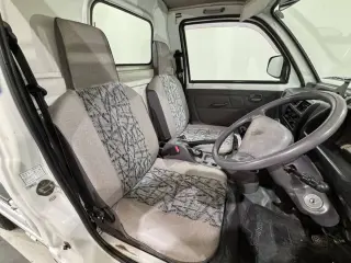 White 1998 Mitsubishi Minicab Truck, 5-Speed Manual, imported kei truck, stock KTD-0753 (photo 8)