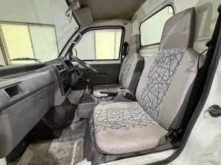 White 1998 Mitsubishi Minicab Truck 4WD kei truck for sale, stock KTD-0754 (photo 9)