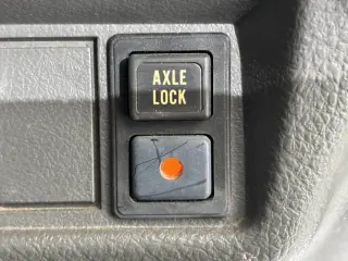 1998 Suzuki Carry Truck — White 4WD Kei Trucks, photo 13 of 27