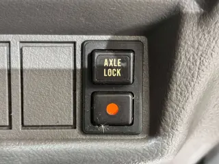 1998 Suzuki Carry Truck — White 4WD Kei Trucks, photo 12 of 26