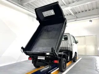 1999 Daihatsu Hijet Dump — White 4WD Kei Trucks, photo 5 of 29