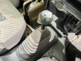1999 Daihatsu Hijet Dump — White 4WD Kei Trucks, photo 15 of 29
