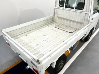 1999 Daihatsu Hijet Truck — White 2WD Kei Trucks, photo 5 of 23