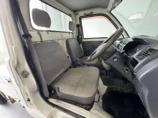 1999 Daihatsu Hijet Truck — White 2WD Kei Trucks, photo 9 of 23