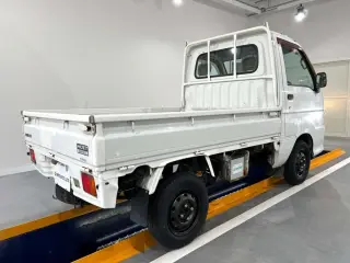 1999 Daihatsu Hijet Truck — White 2WD Kei Trucks, photo 4 of 23
