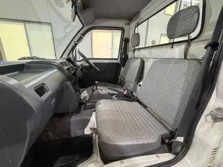 1999 Daihatsu Hijet Truck — White 4WD Kei Trucks, photo 9 of 23