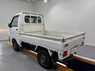 1999 Daihatsu Hijet Truck — White 4WD Kei Trucks, photo 3 of 25