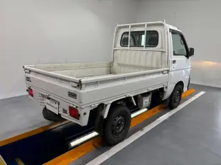 1999 Daihatsu Hijet Truck — White 4WD Kei Trucks, photo 4 of 25