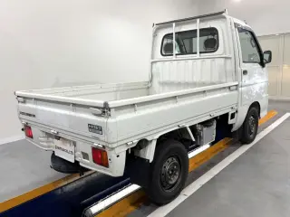 White 2000 Daihatsu Hijet Truck, Automatic, imported kei truck, stock KTD-0825 (photo 4)