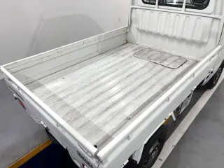 White 2000 Daihatsu Hijet Truck 2WD kei truck for sale, stock KTD-0825 (photo 5)