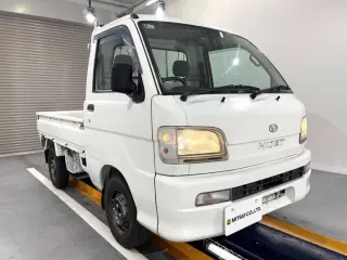 White 2000 Daihatsu Hijet Truck 2WD kei truck for sale, stock KTD-0825 (photo 1)