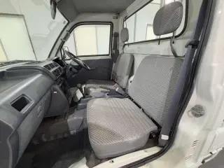 White 2000 Daihatsu Hijet Truck 2WD kei truck for sale, stock KTD-0825 (photo 9)