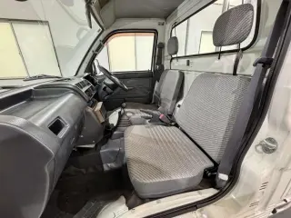 White 2000 Daihatsu Hijet Truck 2WD kei truck for sale, stock KTD-0826 (photo 9)