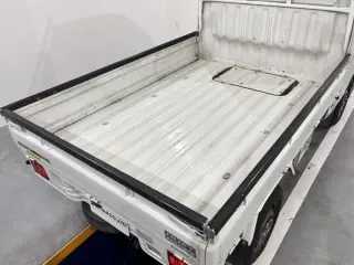 White 2000 Daihatsu Hijet Truck 2WD kei truck for sale, stock KTD-0826 (photo 5)