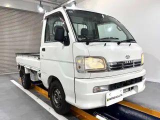 White 2000 Daihatsu Hijet Truck 2WD kei truck for sale, stock KTD-0826 (photo 1)